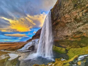 Air Terjun Seljalandsfoss yang Memikat di Iceland