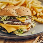 Kenikmatan Kuliner yang Tak Terlupakan Burger American Style
