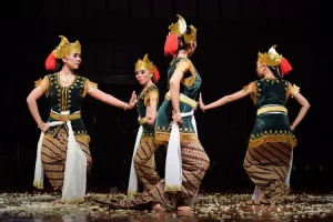 Tari Serimpi, Keanggunan dan Makna dalam Gerakan