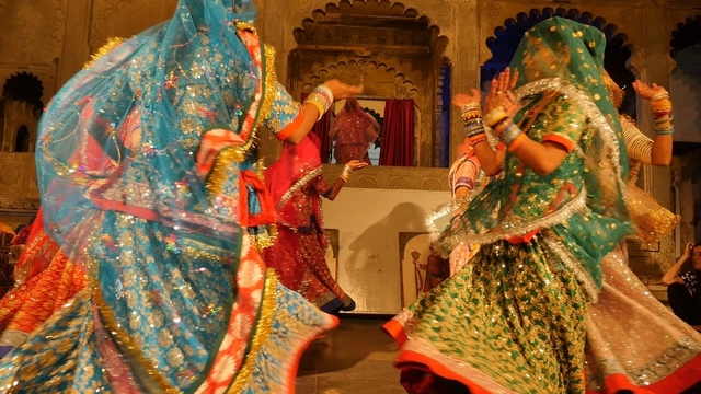 Tari Ghoomar