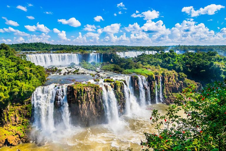 Iguazu Falls, Saingan Air Terjun Niagara di Perbatasan Brasil yang Menakjubkan