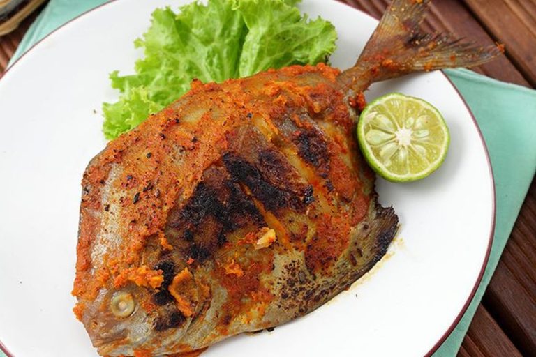 Resep Ikan Bawal Bakar Bumbu Kuning, Lezat dan Gurih, Nikmati Sensasi Rasa yang Menggoda!”
