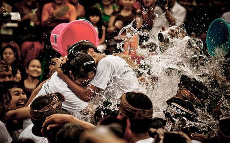 Omed-Omedan, Tradisi Unik Pasca Nyepi di Bali​