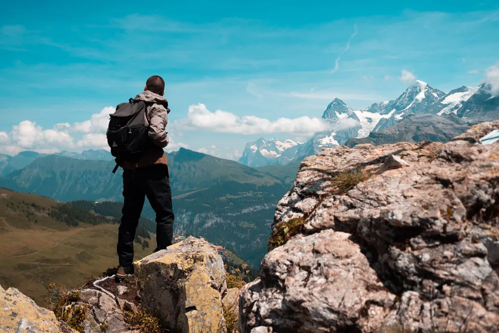 Tips Aman dan Nyaman Saat Traveling ke Destinasi Tropis