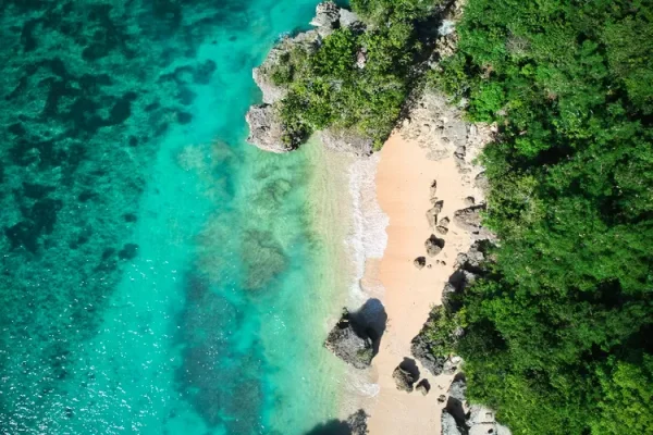 Eksplorasi Wisata Pantai Tersembunyi di Indonesia yang Wajib Dikunjungi