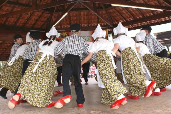 Skotse Trije, Tarian Rakyat Frisian yang Memikat