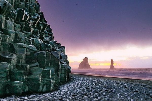Pantai Reynisfjara, Kekaguman Hitam Vulkanik di Pesisir Islandia