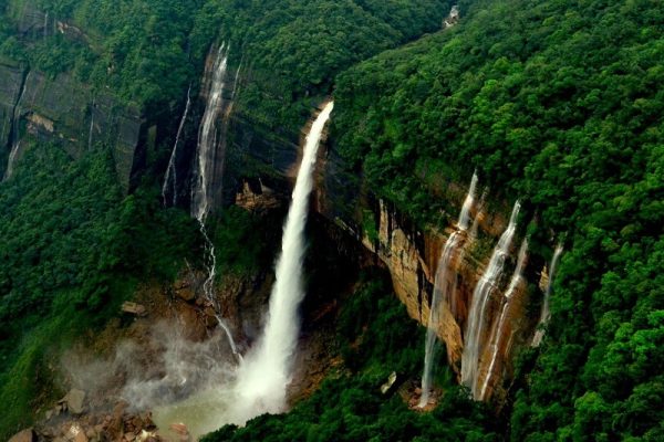 Nohkalikai Falls, Keajaiban Alam di Jantung Meghalaya, India