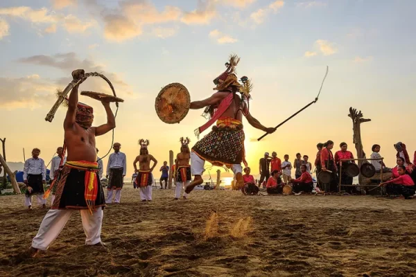 Upacara Caci, Warisan Budaya Manggarai yang Menegangkan dan Penuh Makna